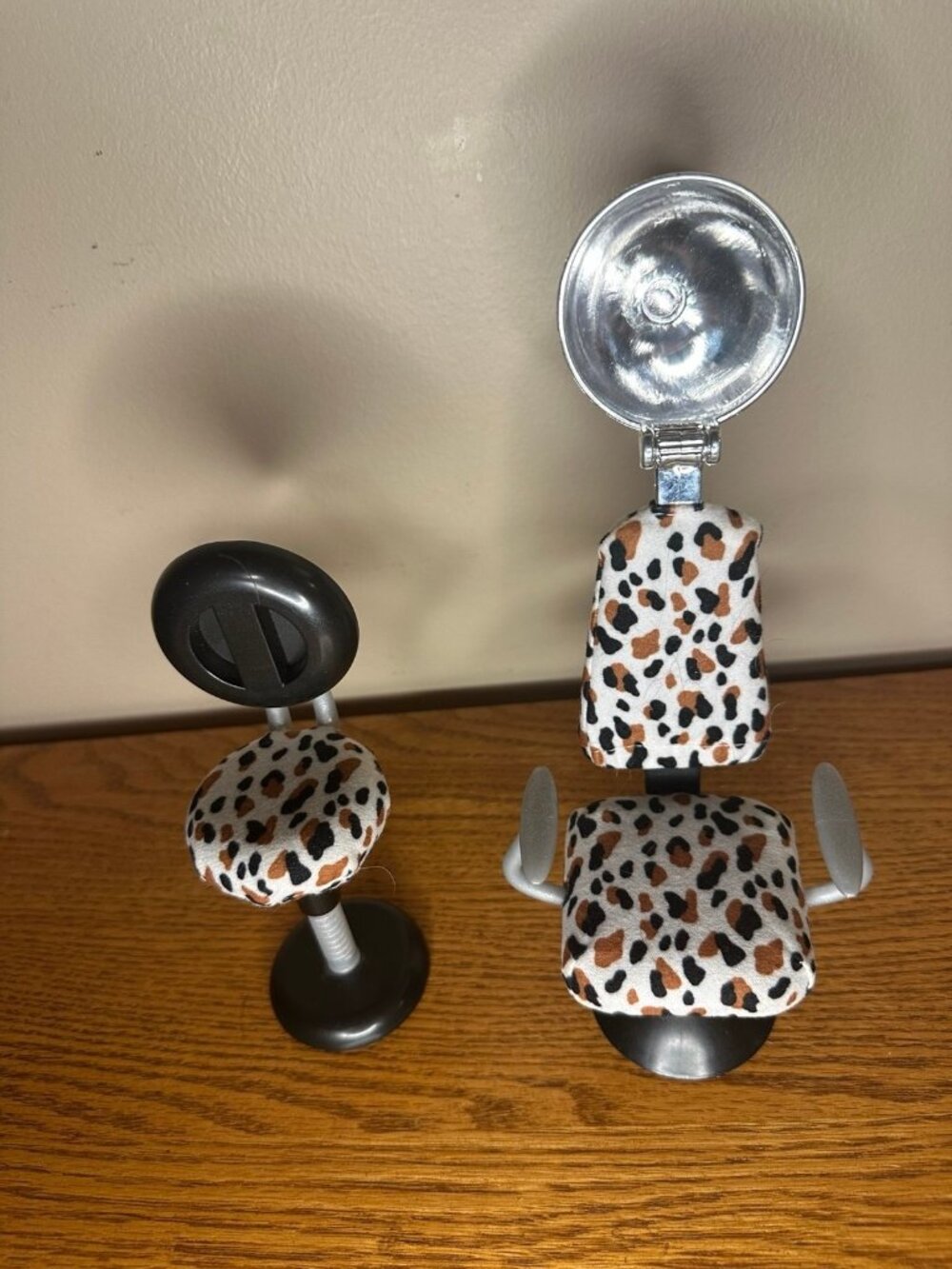 Bratz Stylin’ Salon leopard Chairs Replacement Doll Furniture Set y2k vintage